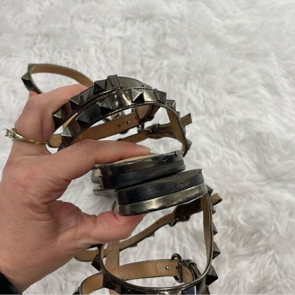 Valentino Garavani Rockstud Ankle Strap Gladiator Leather Thong Sandals - Picture 11 of 14